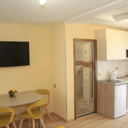 Hujer 2 Apartment *